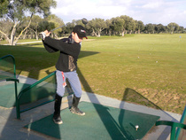 Aijjai, mikä etikettivirhe. Golfkentällä ratsastusvarusteet!
Kuva Sun Shinetour Espanja 2005